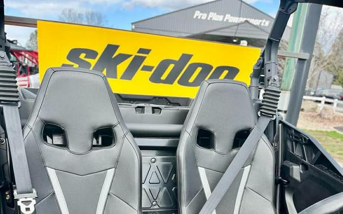 2025 Can-Am Commander DPS 700 9ASD