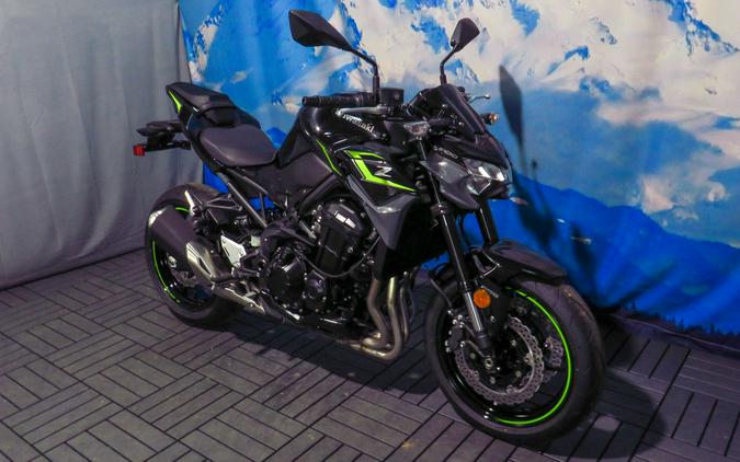 2024 Kawasaki Z900 ABS Metallic Spark Black/Metallic Matte Dark Gray