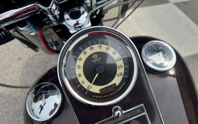 2011 Harley-Davidson® DELUXE