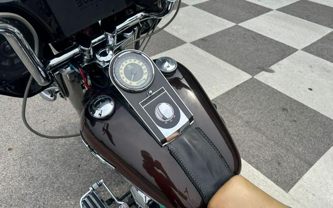 2011 Harley-Davidson® DELUXE
