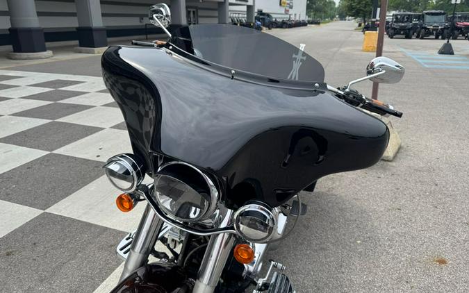 2011 Harley-Davidson® DELUXE