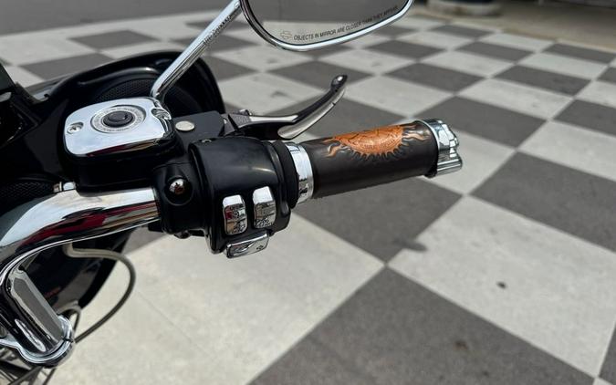 2011 Harley-Davidson® DELUXE