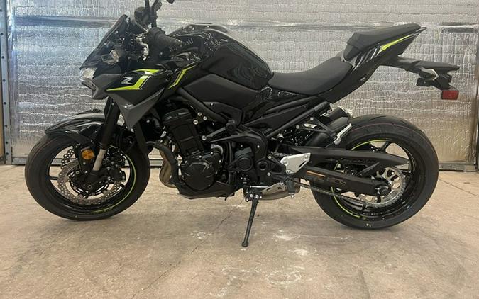 2024 Kawasaki Z900 ABS Metallic Spark Black/Metallic Matte Dark