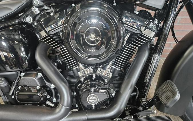 2026 Harley-Davidson® FLHD - Deadwood™