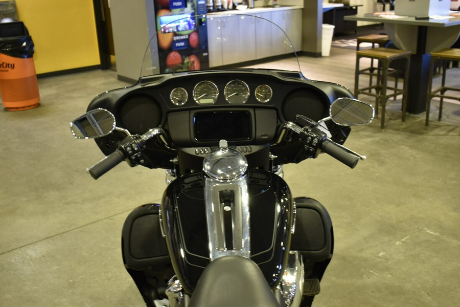 2022 Harley-Davidson Tri Glide Ultra FLHTCUTG