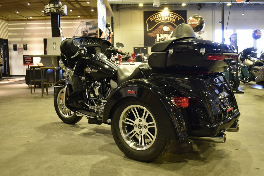 2022 Harley-Davidson Tri Glide Ultra FLHTCUTG