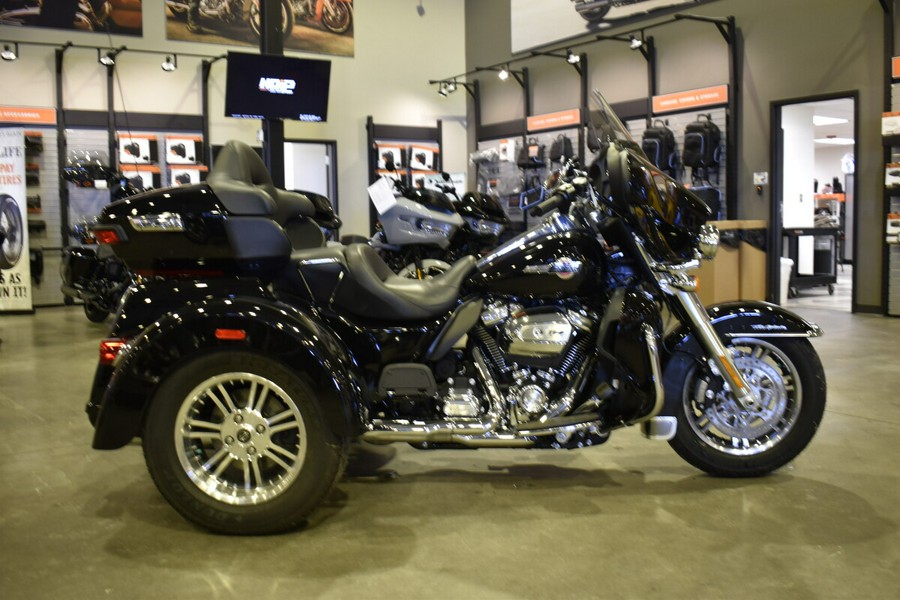 2022 Harley-Davidson Tri Glide Ultra FLHTCUTG