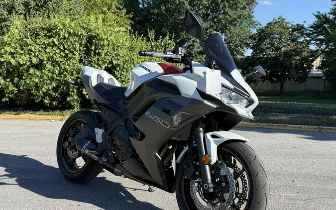 2023 Kawasaki Ninja® 650 Pearl Robotic White/Metallic Matte Graystone