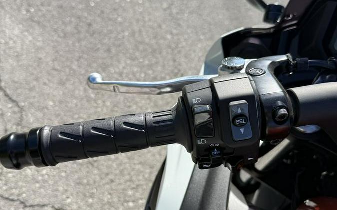 2023 Kawasaki Ninja® 650 Pearl Robotic White/Metallic Matte Graystone