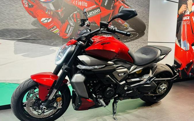 2026 Ducati XDiavel V4 Burning Red