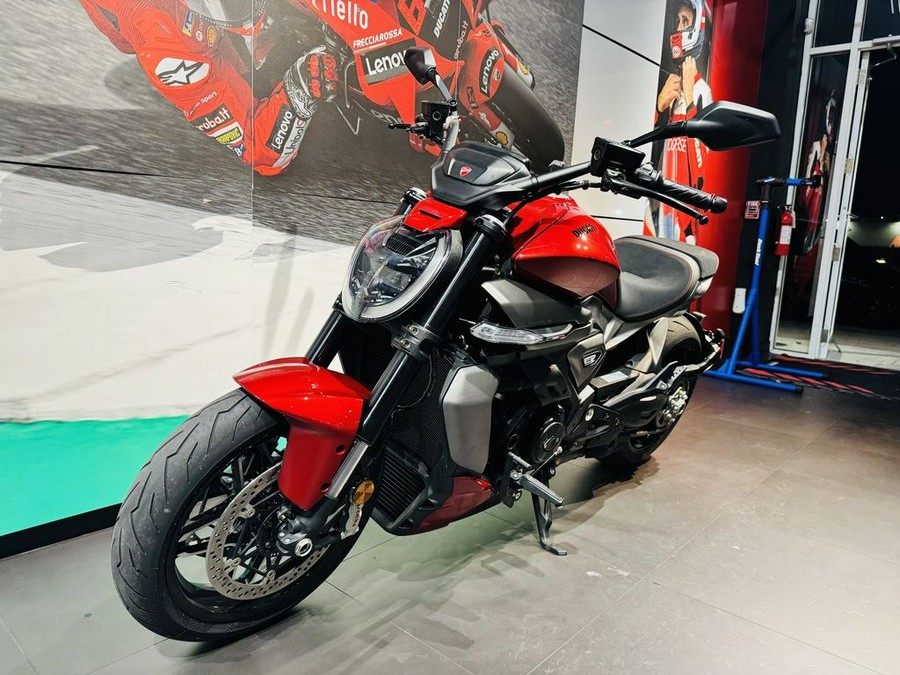 2026 Ducati XDiavel V4 Burning Red