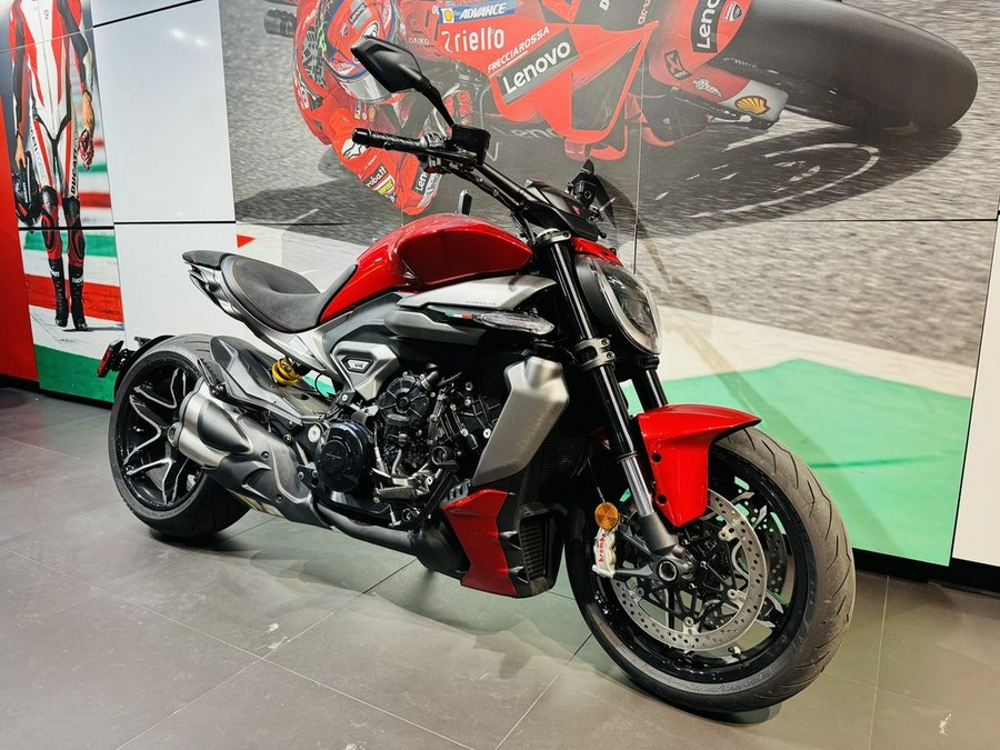 2026 Ducati XDiavel V4 Burning Red