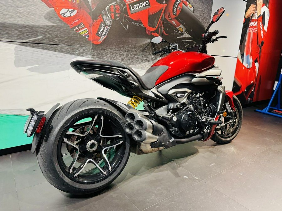 2026 Ducati XDiavel V4 Burning Red