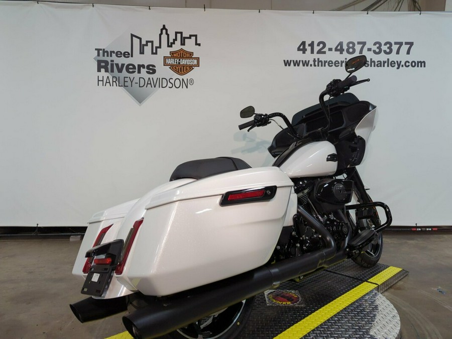 2024 Harley-Davidson® Road Glide® White Onyx Pearl – Black Finish