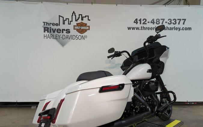 2024 Harley-Davidson® Road Glide® White Onyx Pearl – Black Finish