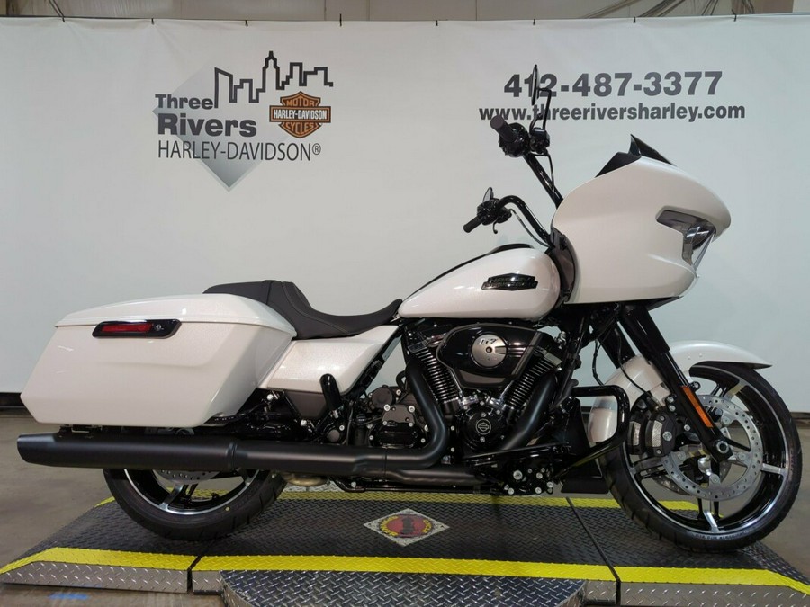 2024 Harley-Davidson® Road Glide® White Onyx Pearl – Black Finish