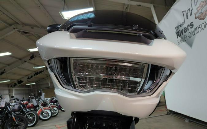 2024 Harley-Davidson® Road Glide® White Onyx Pearl – Black Finish