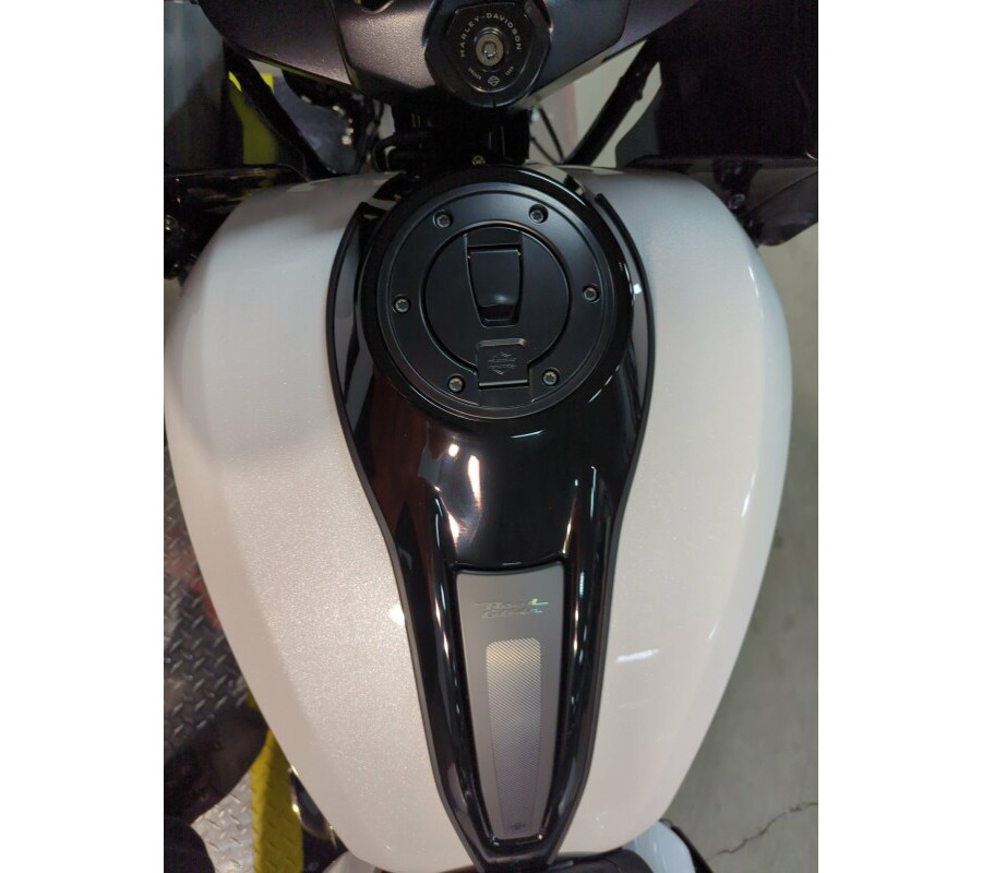 2024 Harley-Davidson® Road Glide® White Onyx Pearl – Black Finish