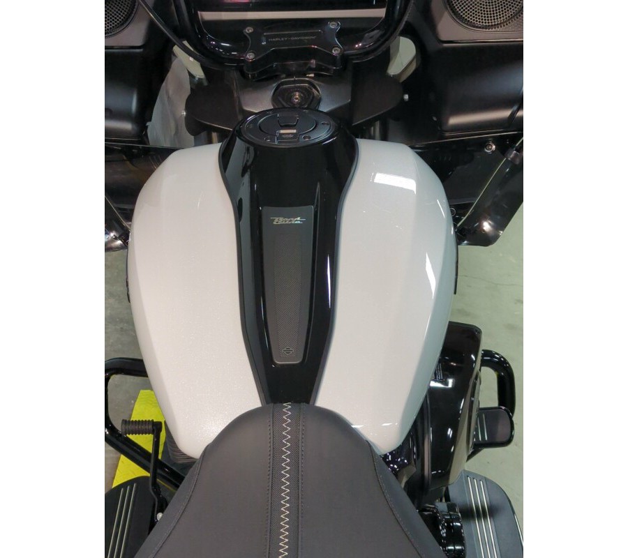 2024 Harley-Davidson® Road Glide® White Onyx Pearl – Black Finish