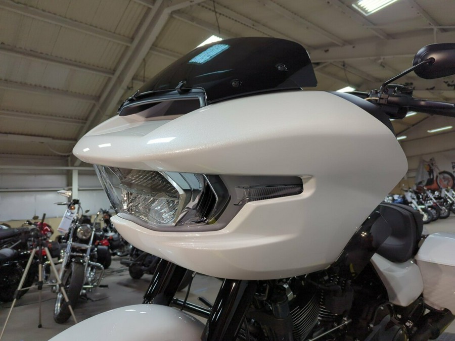 2024 Harley-Davidson® Road Glide® White Onyx Pearl – Black Finish