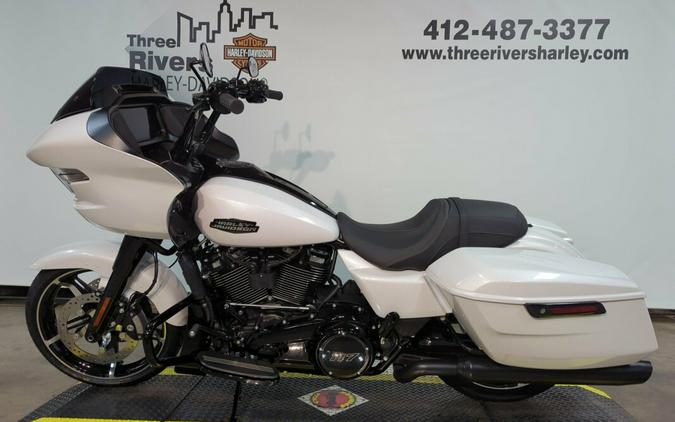 2024 Harley-Davidson® Road Glide® White Onyx Pearl – Black Finish