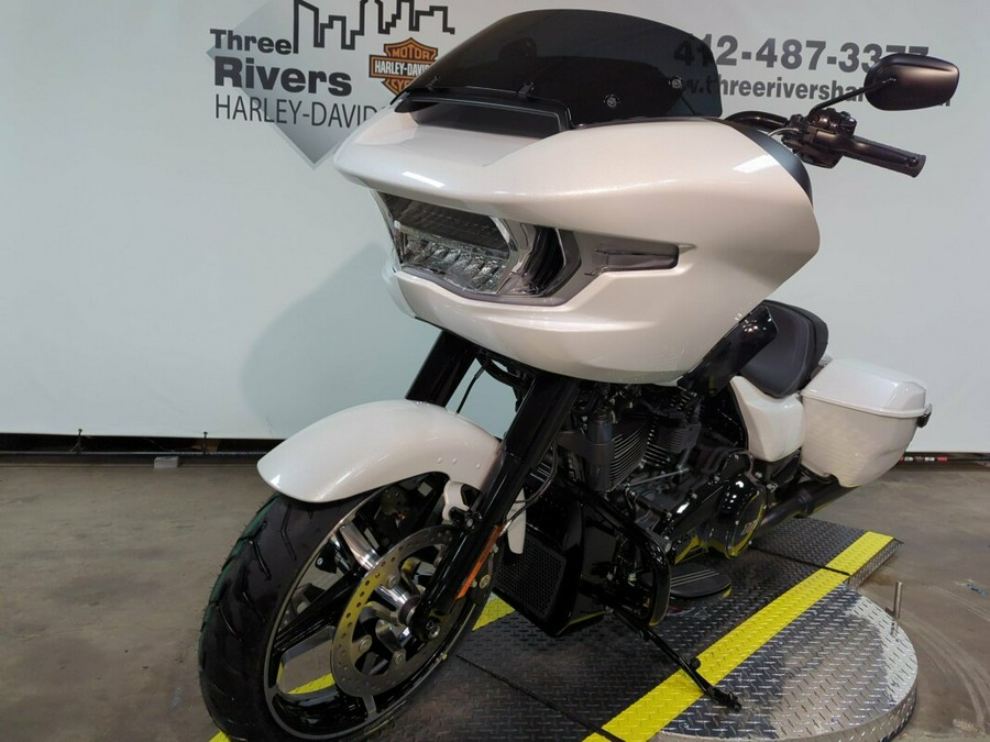 2024 Harley-Davidson® Road Glide® White Onyx Pearl – Black Finish