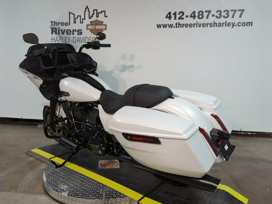 2024 Harley-Davidson® Road Glide® White Onyx Pearl – Black Finish