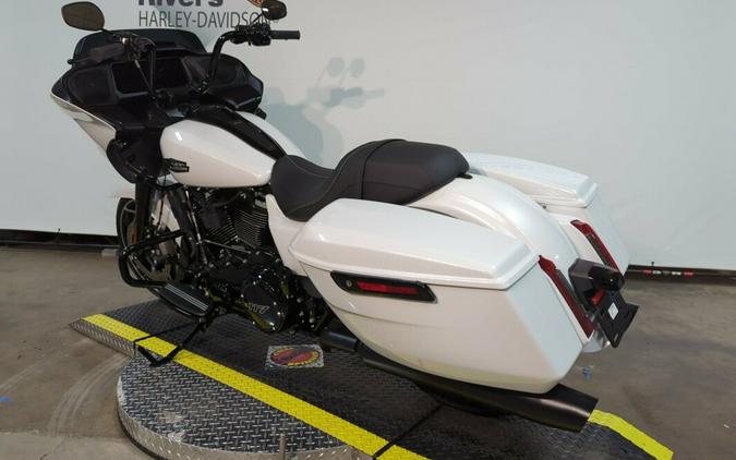 2024 Harley-Davidson® Road Glide® White Onyx Pearl – Black Finish