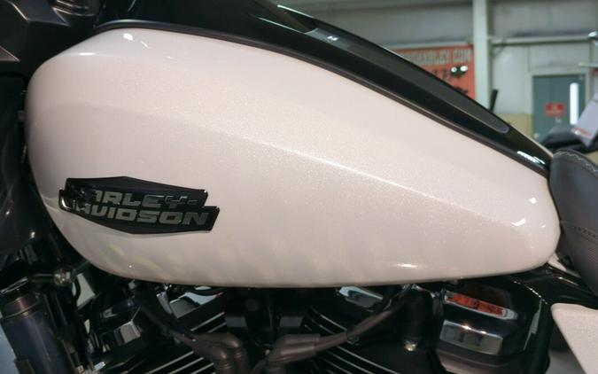 2024 Harley-Davidson® Road Glide® White Onyx Pearl – Black Finish