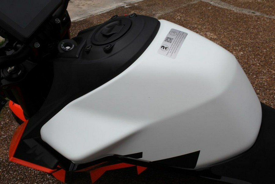 2027 KTM 990 Duke