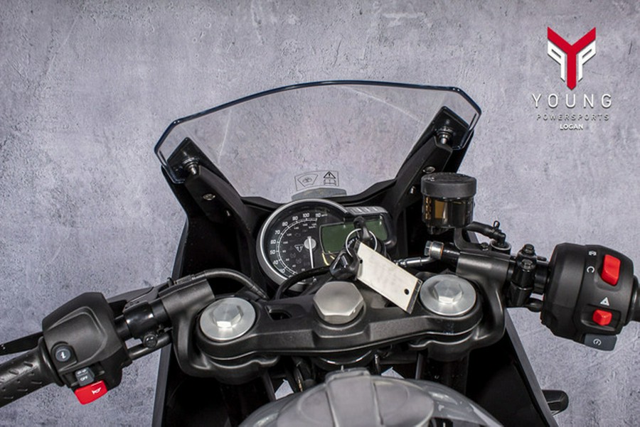 2026 Triumph Thruxton 400 Phantom Black / Aluminium Silver