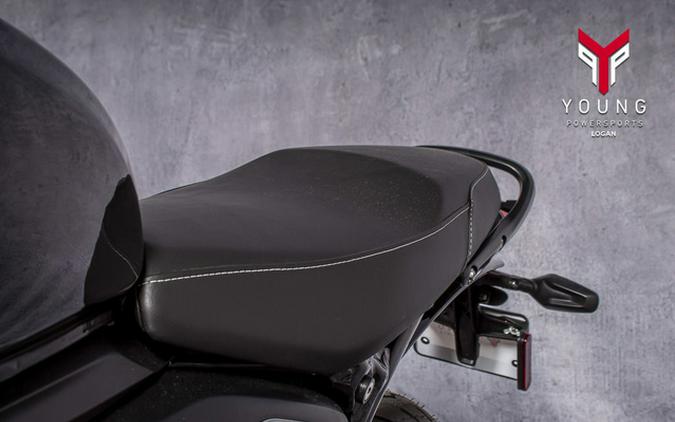 2026 Triumph Thruxton 400 Phantom Black / Aluminium Silver