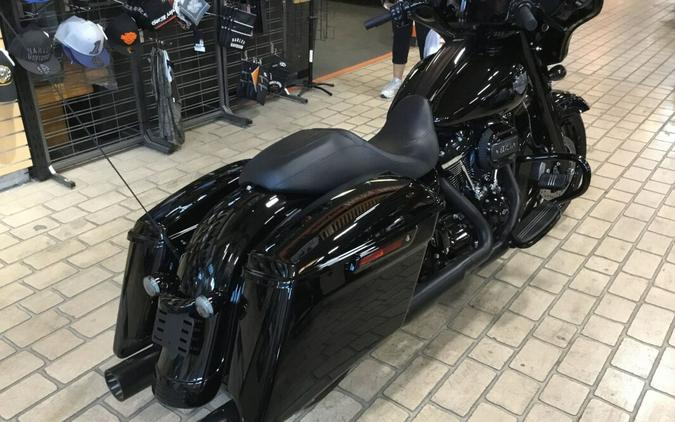 2022 Harley-Davidson Street Glide Special Vivid Black - Black Finish