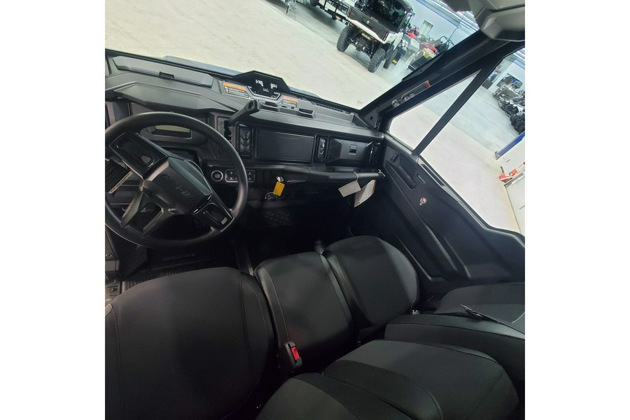 2026 Can-Am Defender MAX XT CAB HD11