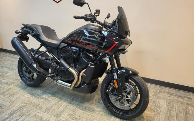 2025 Harley-Davidson Pan America® 1250 ST Vivid Black RA1250ST