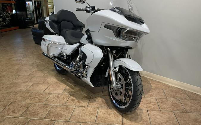 2026 Harley-Davidson® Road Glide Limited White Onyx Pearl Chrome Trim FLTRXL