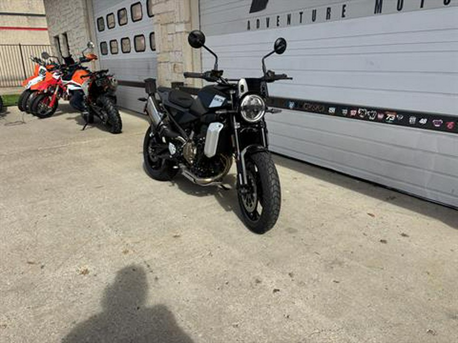 2025 Husqvarna Svartpilen 801