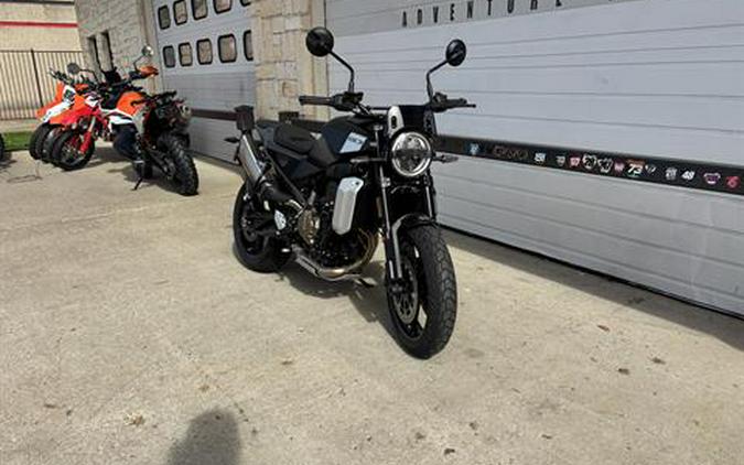 2025 Husqvarna Svartpilen 801