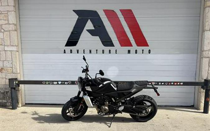 2025 Husqvarna Svartpilen 801