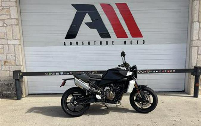 2025 Husqvarna Svartpilen 801