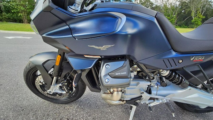 2025 Moto Guzzi V100 Mandello
