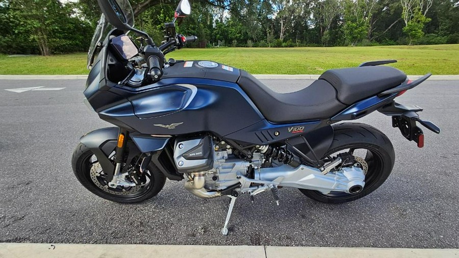 2025 Moto Guzzi V100 Mandello
