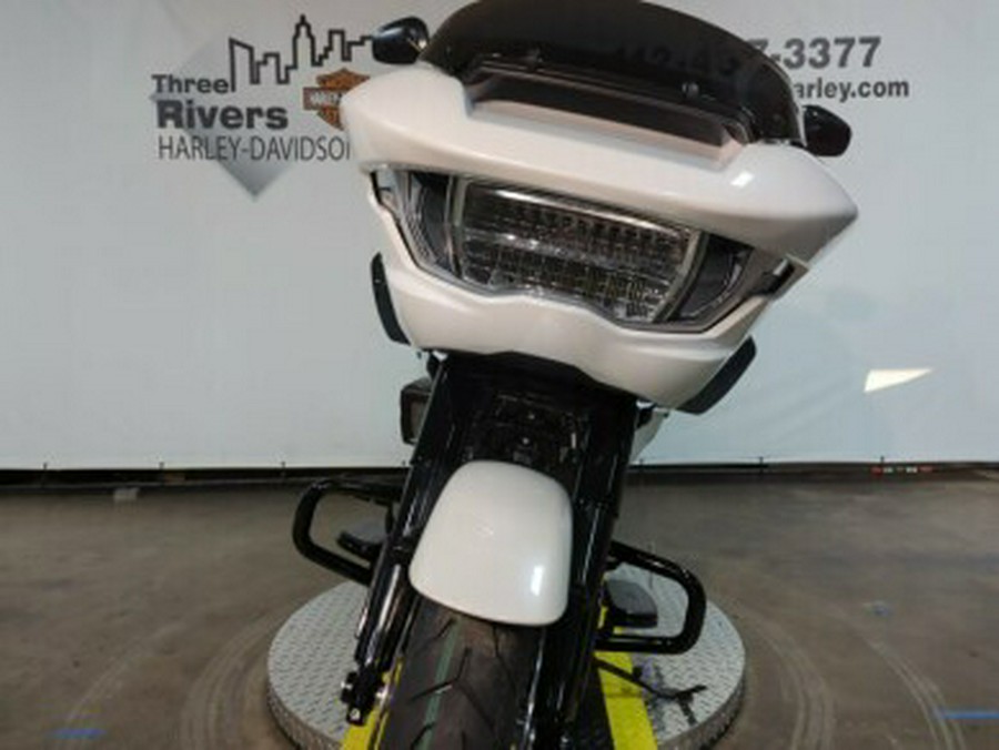 2024 Harley-Davidson® Road Glide® White Onyx Pearl – Black Finish