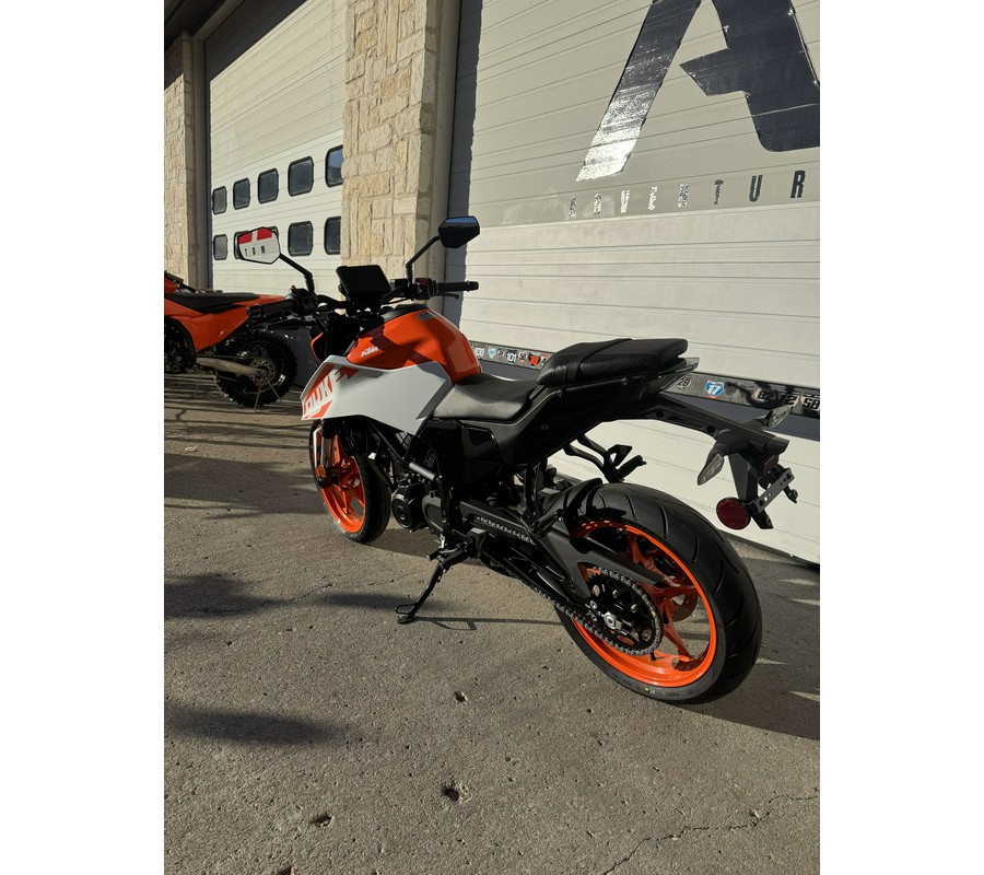 2024 KTM 250 Duke