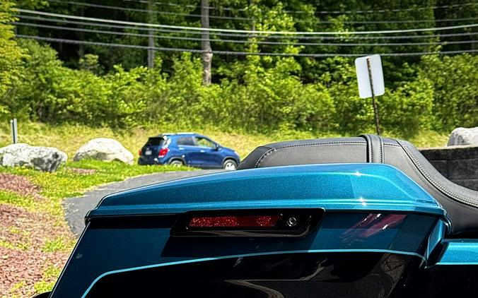 2026 Harley-Davidson® Road Glide® Teal Thunder / Vivid Black Black Trim