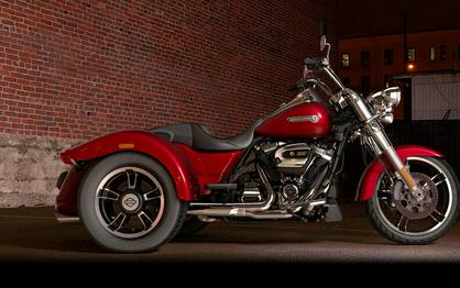 2017 Harley-Davidson® Freewheeler® Velocity Red Sunglo