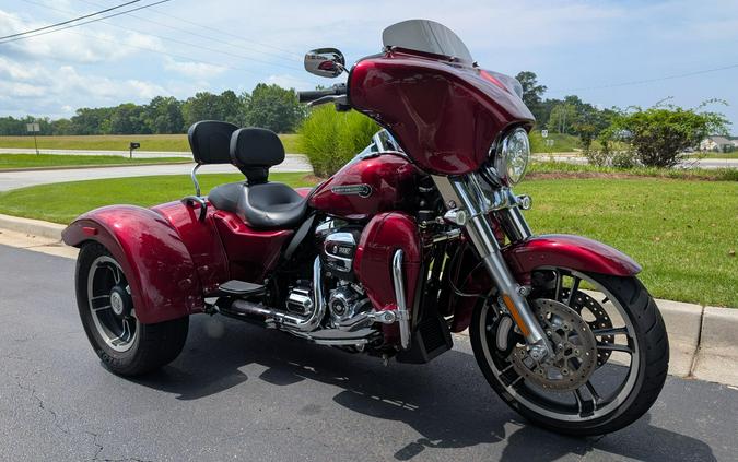 2017 Harley-Davidson® Freewheeler® Velocity Red Sunglo