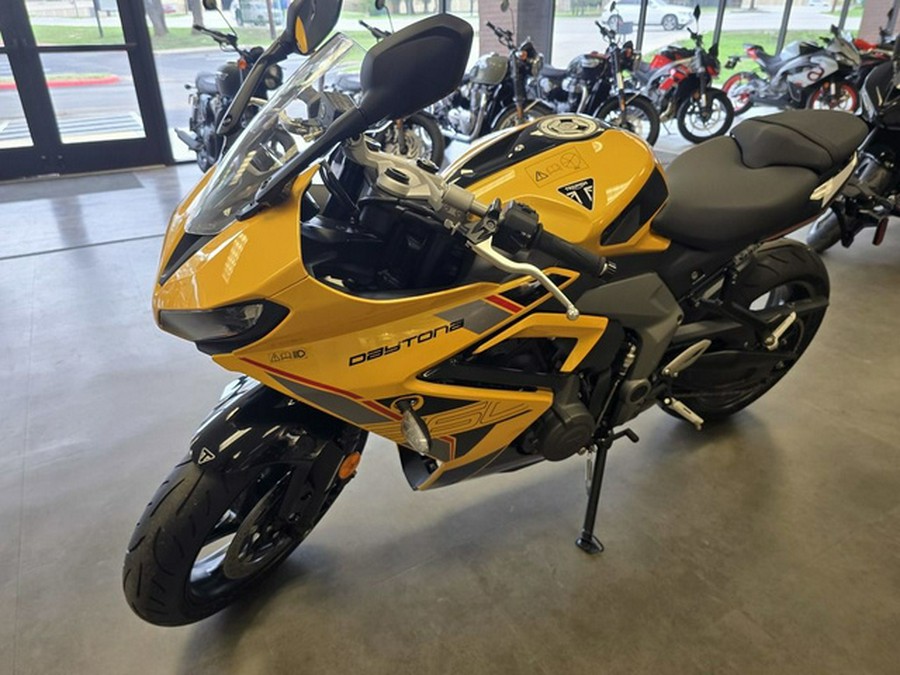 2026 Triumph Daytona 660 Cosmic Yellow Sapphire Black