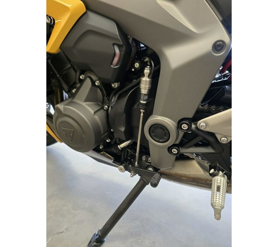 2026 Triumph Daytona 660 Cosmic Yellow Sapphire Black