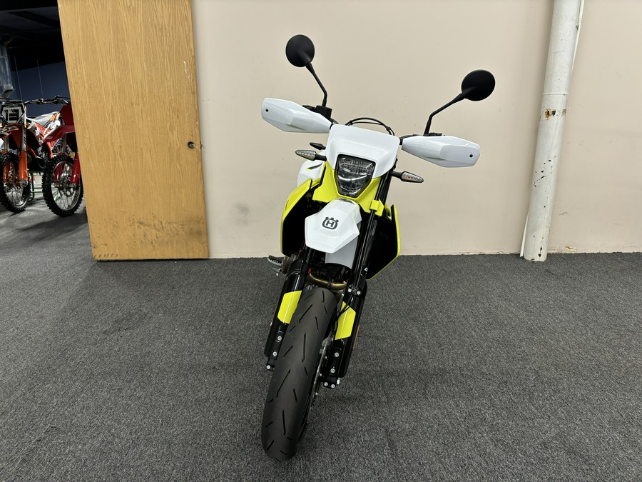 2026 Husqvarna Supermoto 701